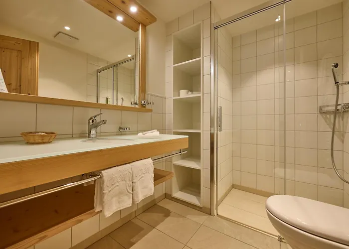 Hotel Alpenrose - A Family Affair Since 1881 3*