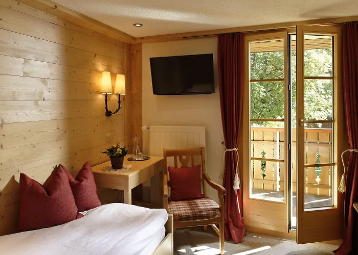 Hotel Alpenrose - A Family Affair Since 1881 3*