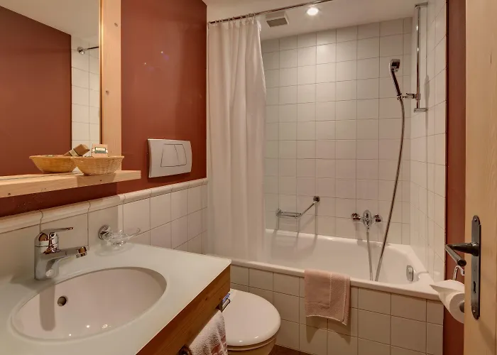 Hotel Alpenrose - A Family Affair Since 1881 3*