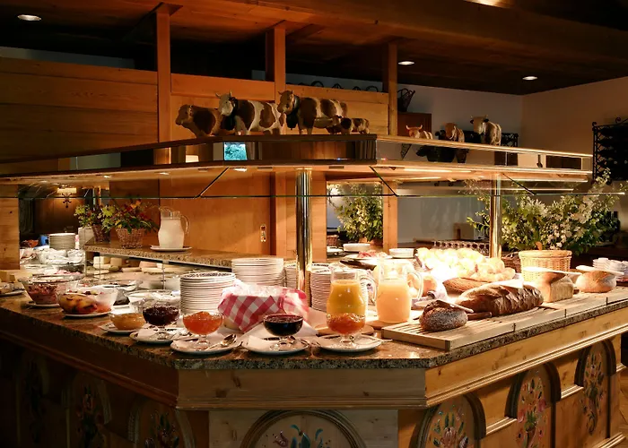 Hotel Alpenrose - A Family Affair Since 1881 3*