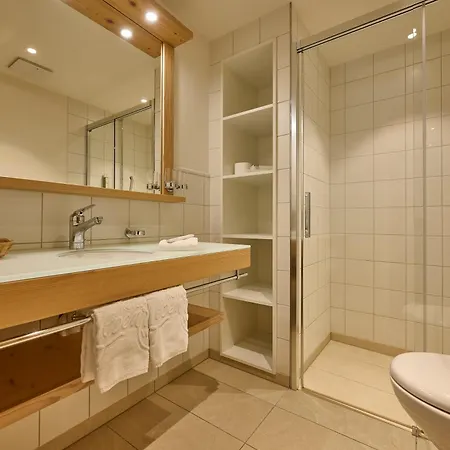 Hotel Alpenrose - A Family Affair Since 1881 3*