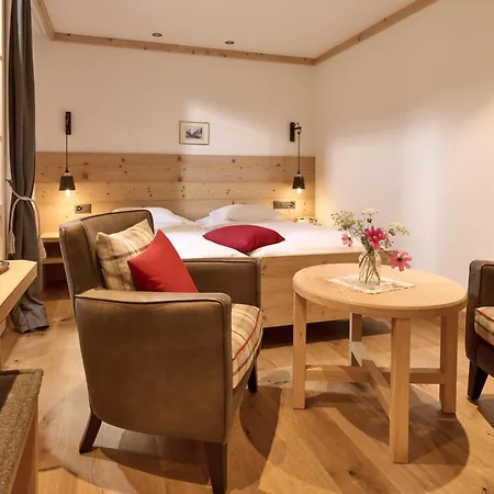 Alpenrose - A Family Affair Since 1881 3*